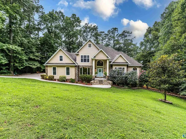 3608 Wyeth Dr, Guntersville, AL 35976