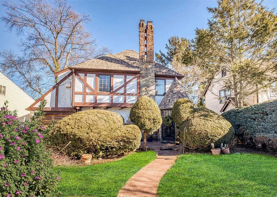 1st image of 130 Manor Ave