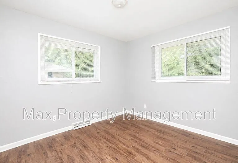 3422 SW 8th St — Photo 8