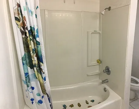 Upstairs bathroom with tub/shower