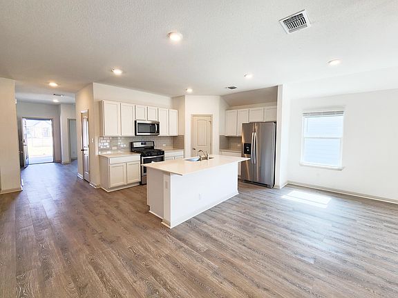 5th image of 120 Sweetwater Creek Ln