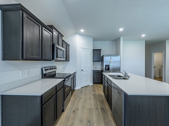 4th image of 1008 N River Oaks Ln