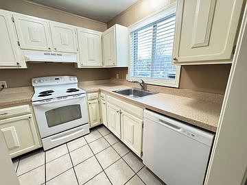 3rd image of 4407 S 27th St #G6