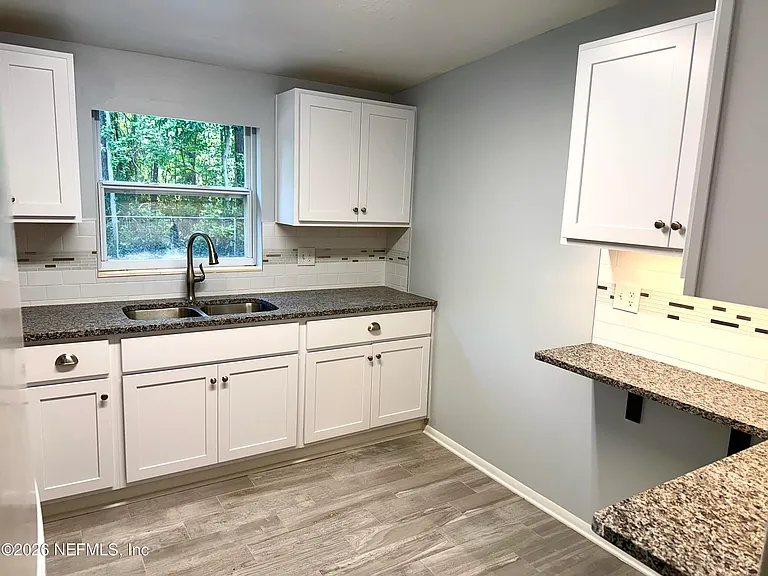 2909 Lauderdale Dr E — Photo 5
