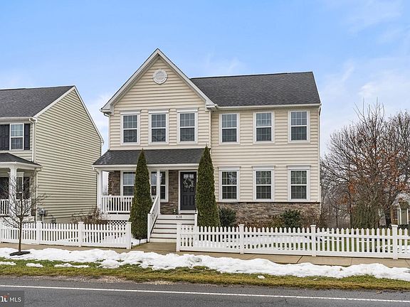 2nd image of 638 Bridge St