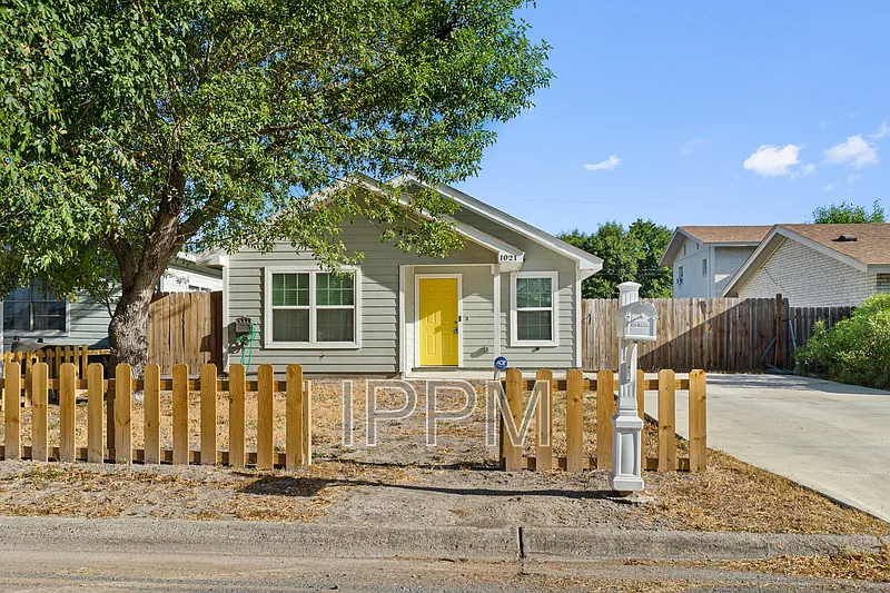 3 bed, 2.0 bath, 1147 sqft, $1,650 — Photo 1