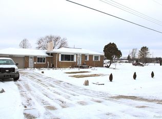 1627 McAlpine Dr, Mount Morris, MI 48458