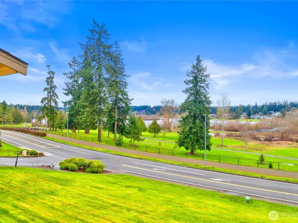 23305 Lakeview Drive #C204, Mountlake Terrace, WA 98043