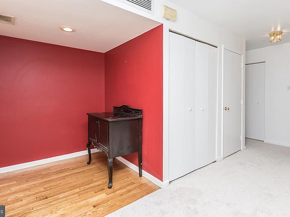 5th image of 1740 Oakwood Ter APT 14G