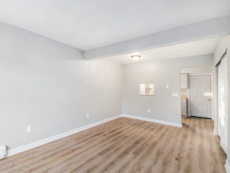 315 Smith St — Photo 7