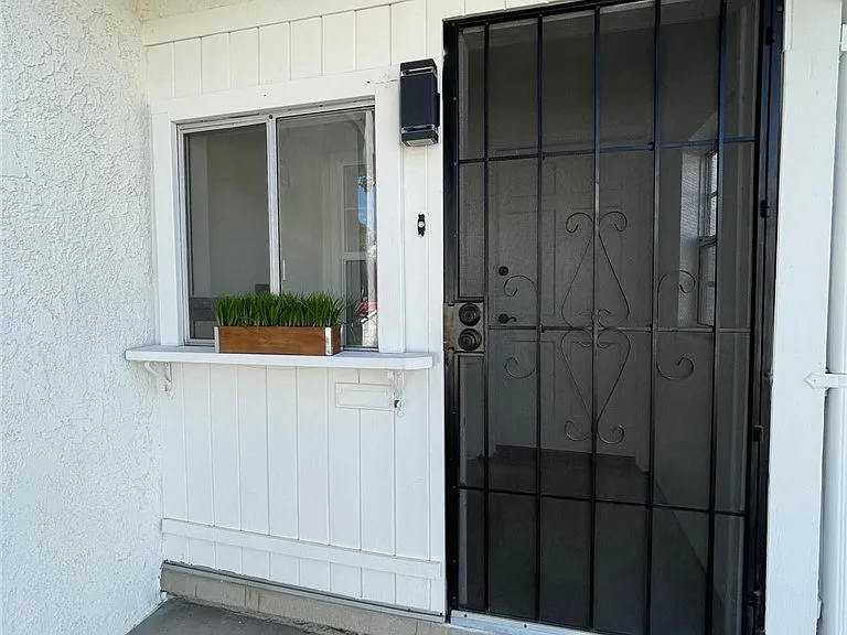 7359 Amestoy Ave — Photo 6
