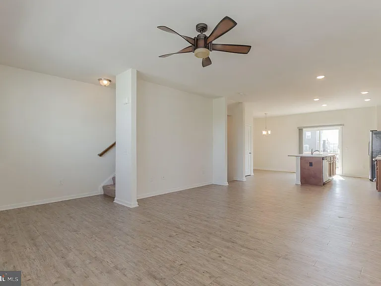 172 Drexel Ct — Photo 28