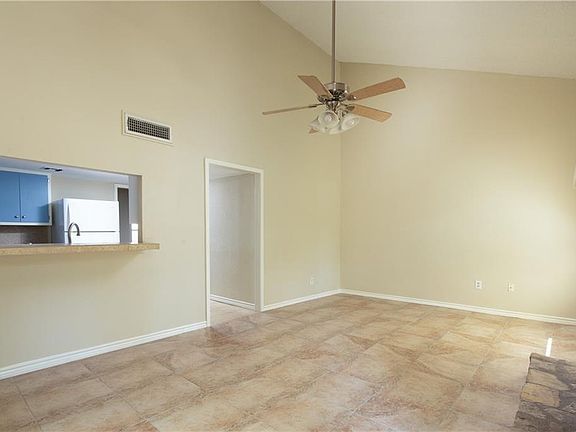 4th image of 30 Marina Cir