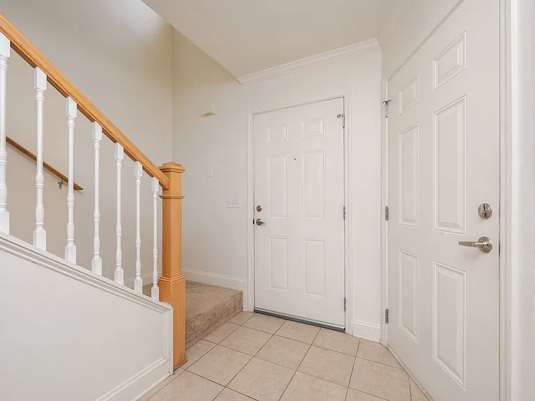 715 Majestic Dr — Photo 4