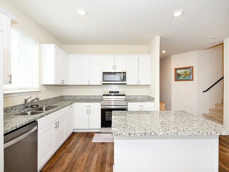 809 Beacon Hts — Photo 30
