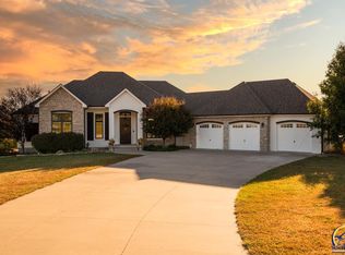 6226 SW Bayshore Dr, Auburn, KS 66402