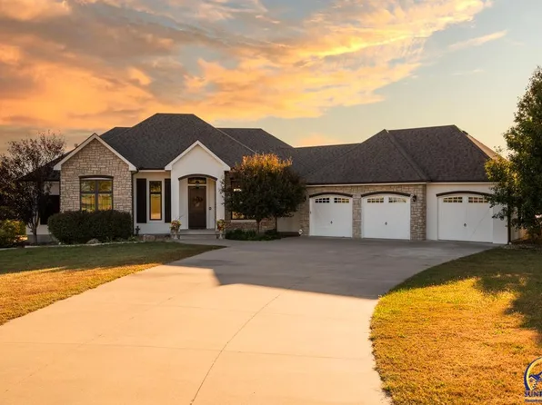 6226 SW Bayshore Dr, Auburn, KS 66402