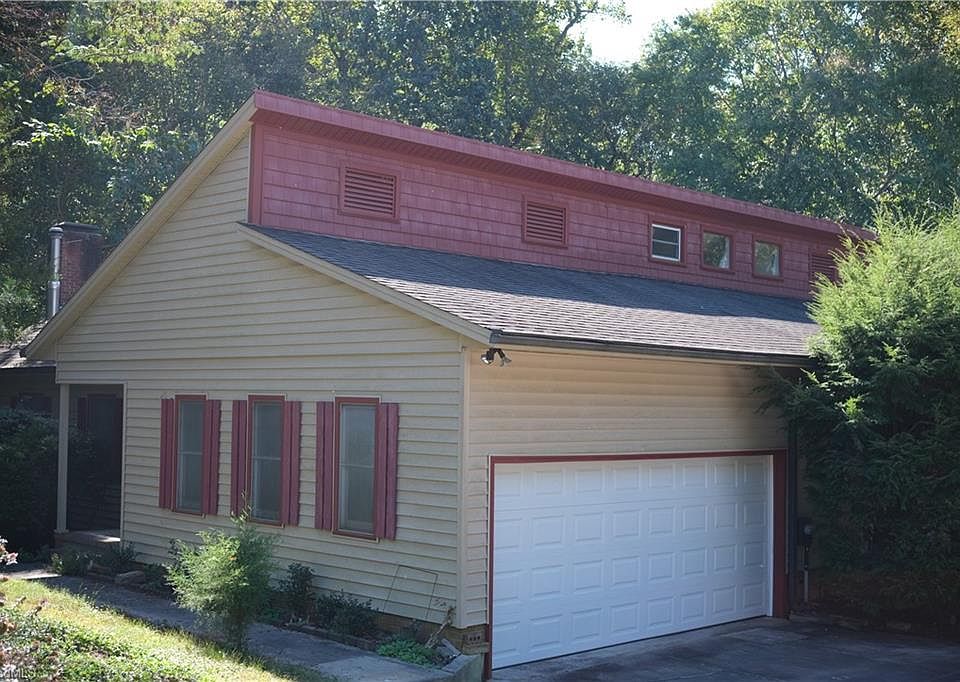 1st image of 907 Baker Dr