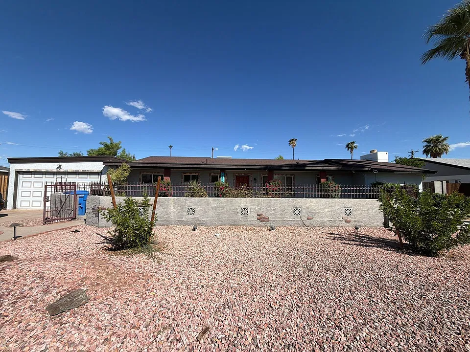 2138 W San Juan Ave