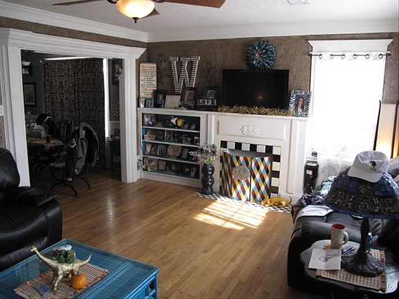 2nd image of 104 W Valencia Dr