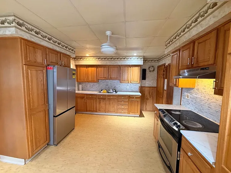 1124 W Elm St — Photo 12