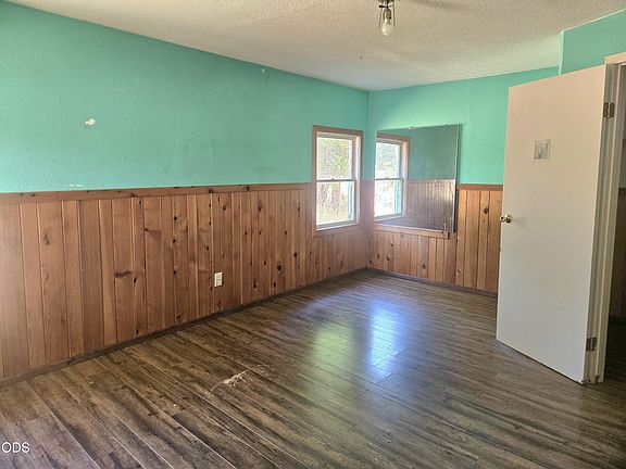 18th image of 4490 Holland Loop Rd