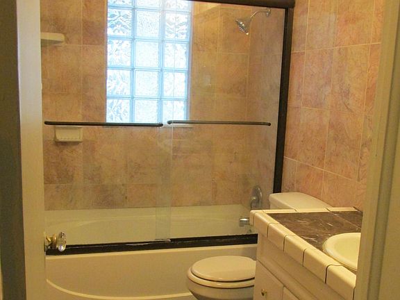 5th image of 3321 N Lincoln Ave Unit 10