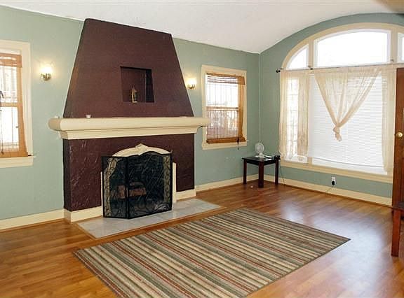 5th image of 1738 W 71st St