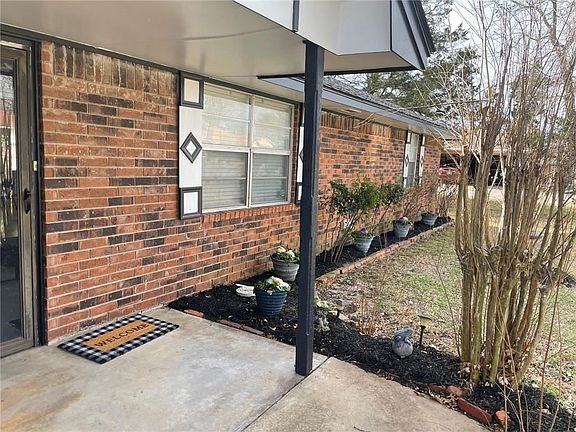 3rd image of 706 E Jefferson St