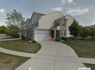 921 Elizabeth Dr, Streamwood, IL 60107