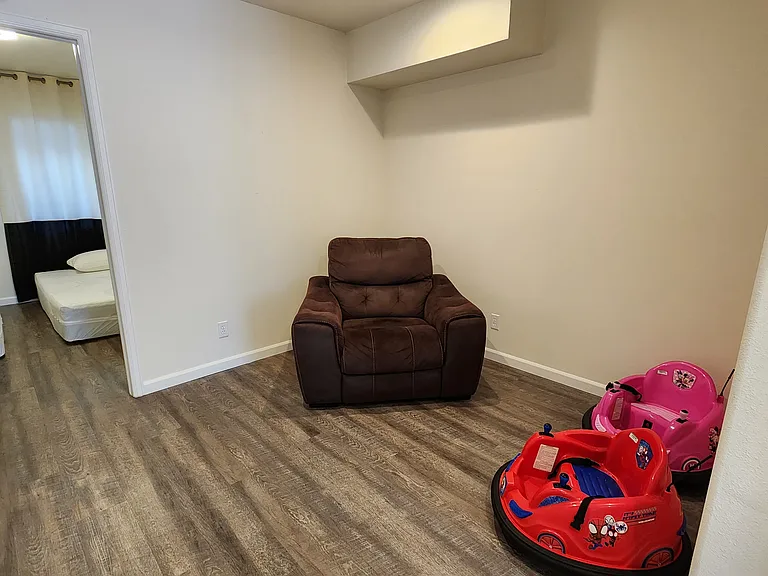 4736 Laurelglen Ln — Photo 33