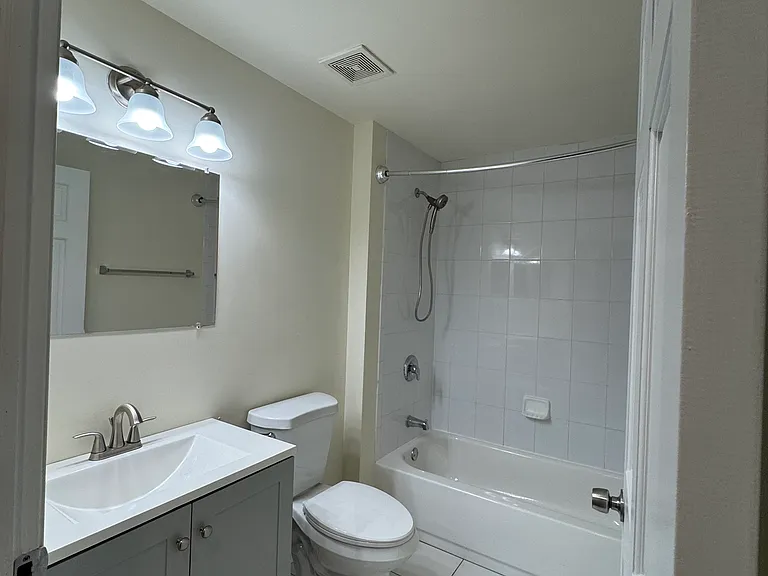 5049 N Northwest Hwy #1 — Photo 8