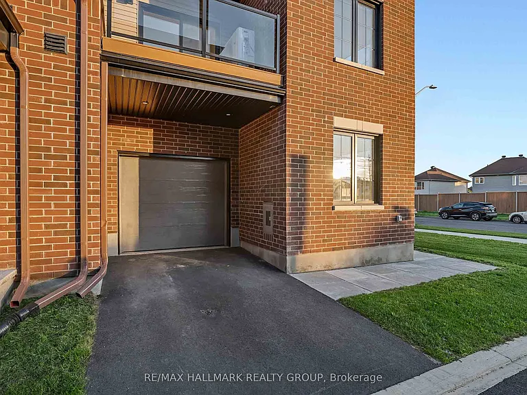 422 Rolling Meadow Cres — Photo 39
