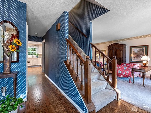 3rd image of 611 Cambridge Dr