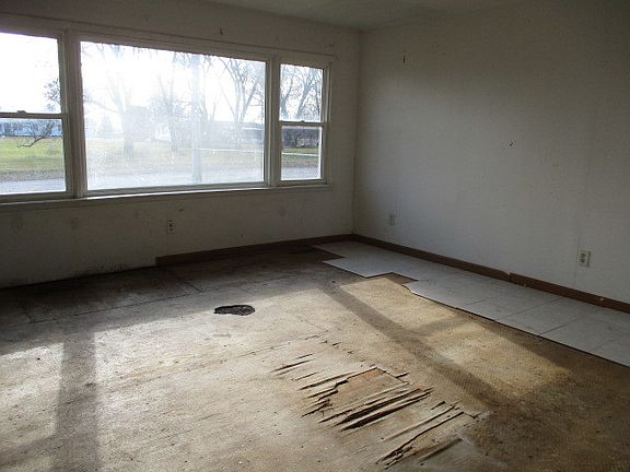 5th image of 7323 E Chicago St