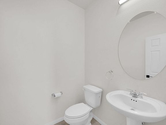 4th image of 8751 Oak Lawn St