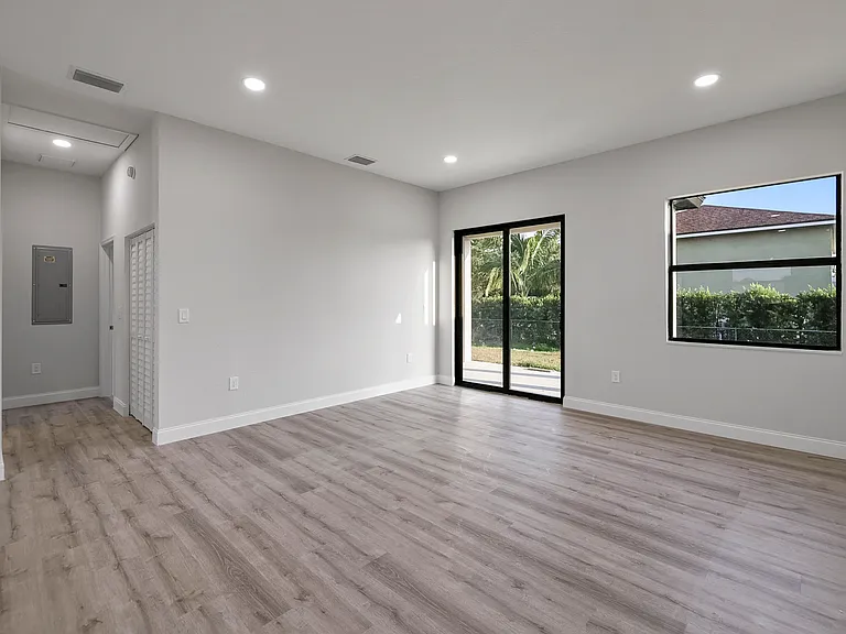 4701 Leonard Blvd S — Photo 9