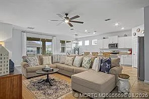 4 bed, 2.0 bath, 2034 sqft, $2,850 — Photo 4