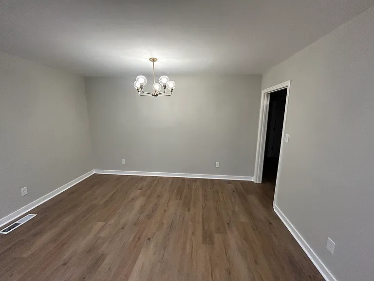 21 Robin Hood Ln — Photo 8