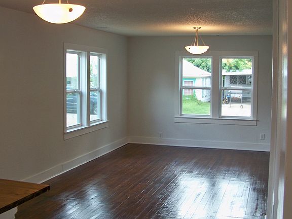 4th image of 1410 Pleasant St