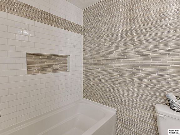 5th image of 3010 Leawood Dr
