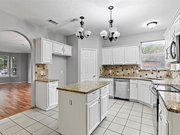 2nd image of 1916 Chandler Ln
