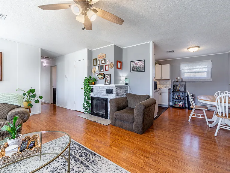 1515 Jarvis Dr — Photo 5