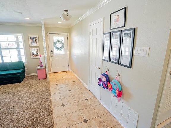2nd image of 3329 Cimmaron Ave