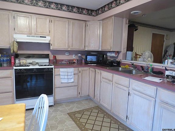 3rd image of 126 Paine St