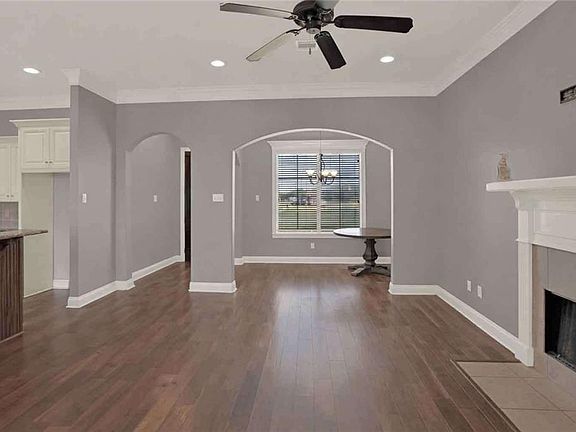 4th image of 203 Hiatus Ln