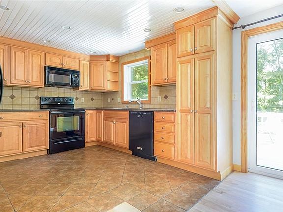 5th image of 212 Briarwood Dr
