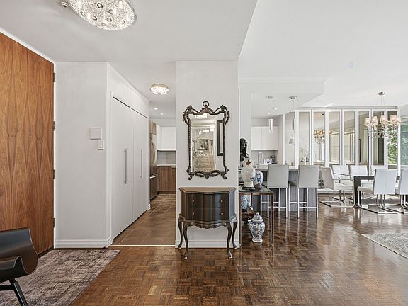 2nd image of 4660 Avenue Bonavista #202
