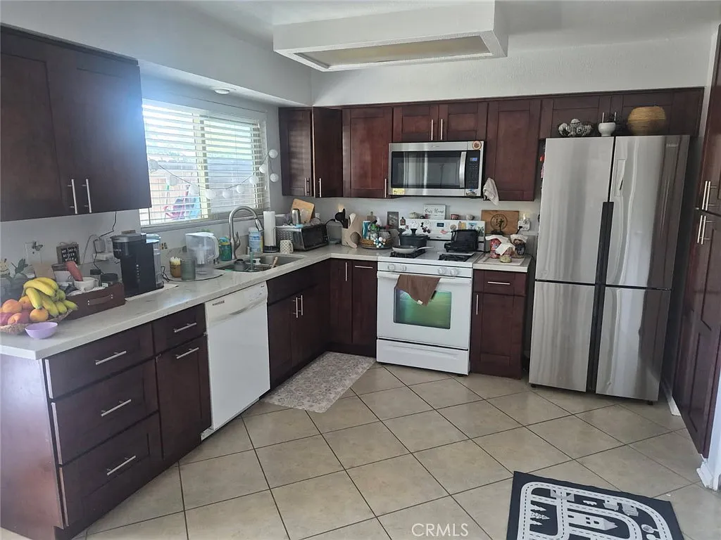 3 bed, 1248 sqft, $3,000 — Photo 2