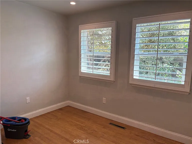 12917 Gladstone Ave — Photo 10
